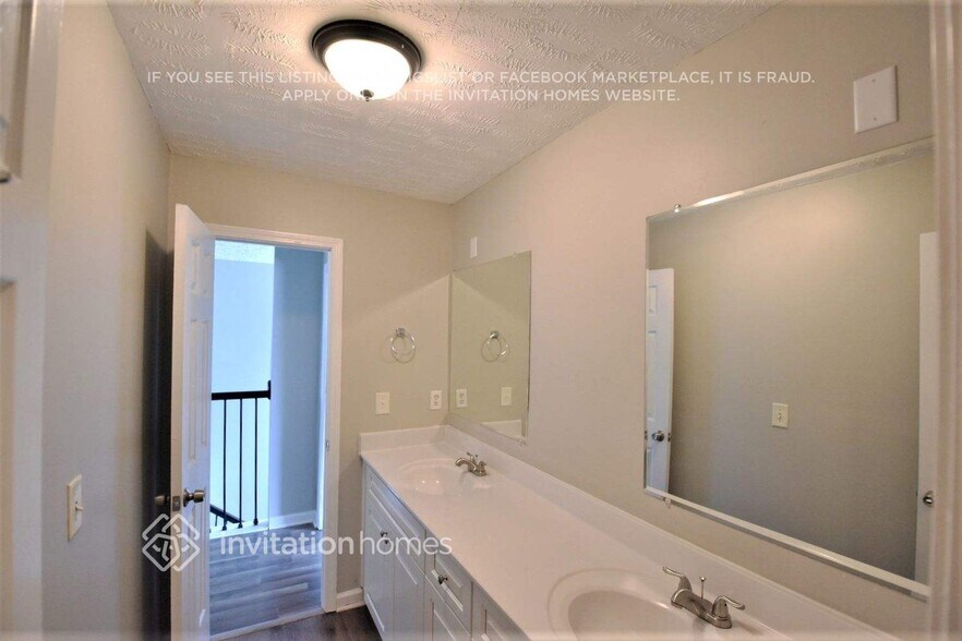 Building Photo - 541 Chaucer Way