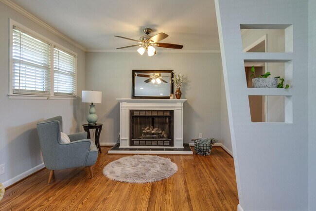 Building Photo - $2500/mo A newly remodeled 3 bedroom 2.5 B...