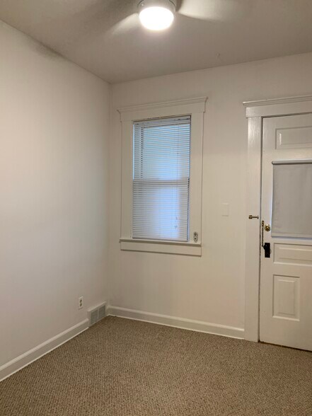 Building Photo - 118 N Thayer St