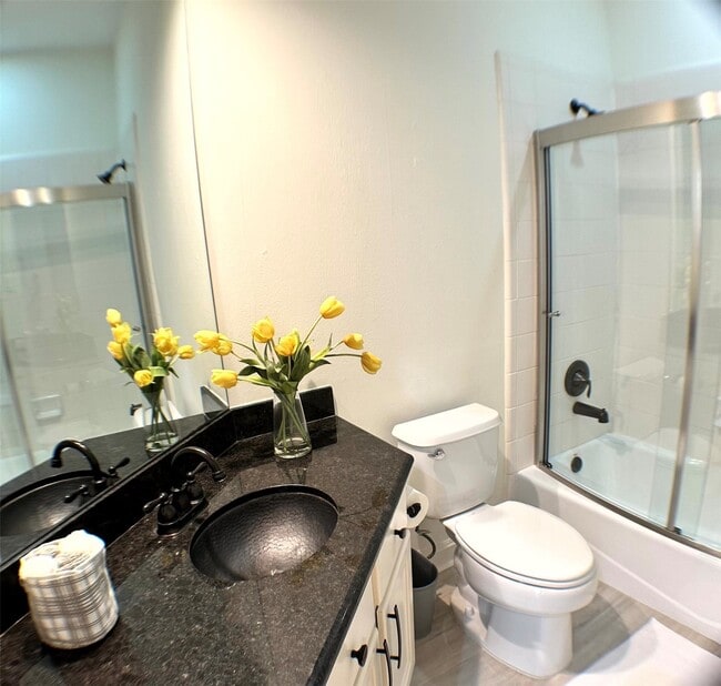 Building Photo - 913 Birdsall St