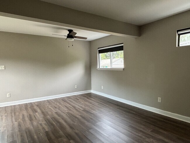 Building Photo - 1024 Kessler