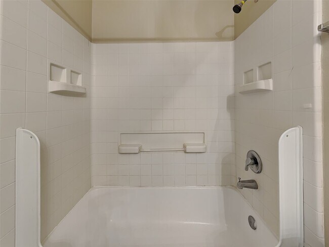 Building Photo - 22270 Queenbury Hills Dr