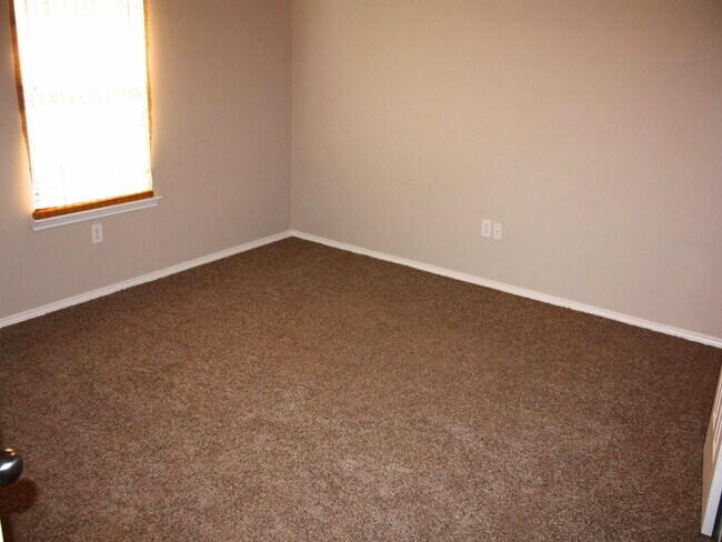Building Photo - "Charming 3-Bed, 2-Bath Home in Lubbock's Serene Neighborhood – 1,315 Sq Ft of Comfortable Living!"