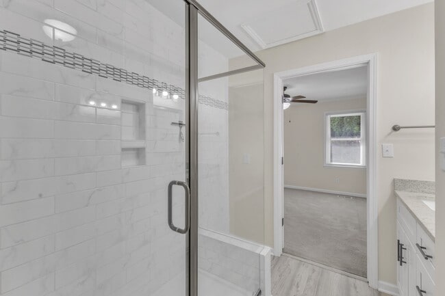 Building Photo - 2824 Wayland Dr