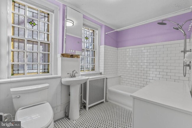 Building Photo - 4625 Pine St