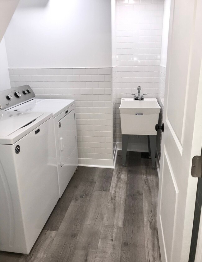 Building Photo - 400 Duquesne Dr