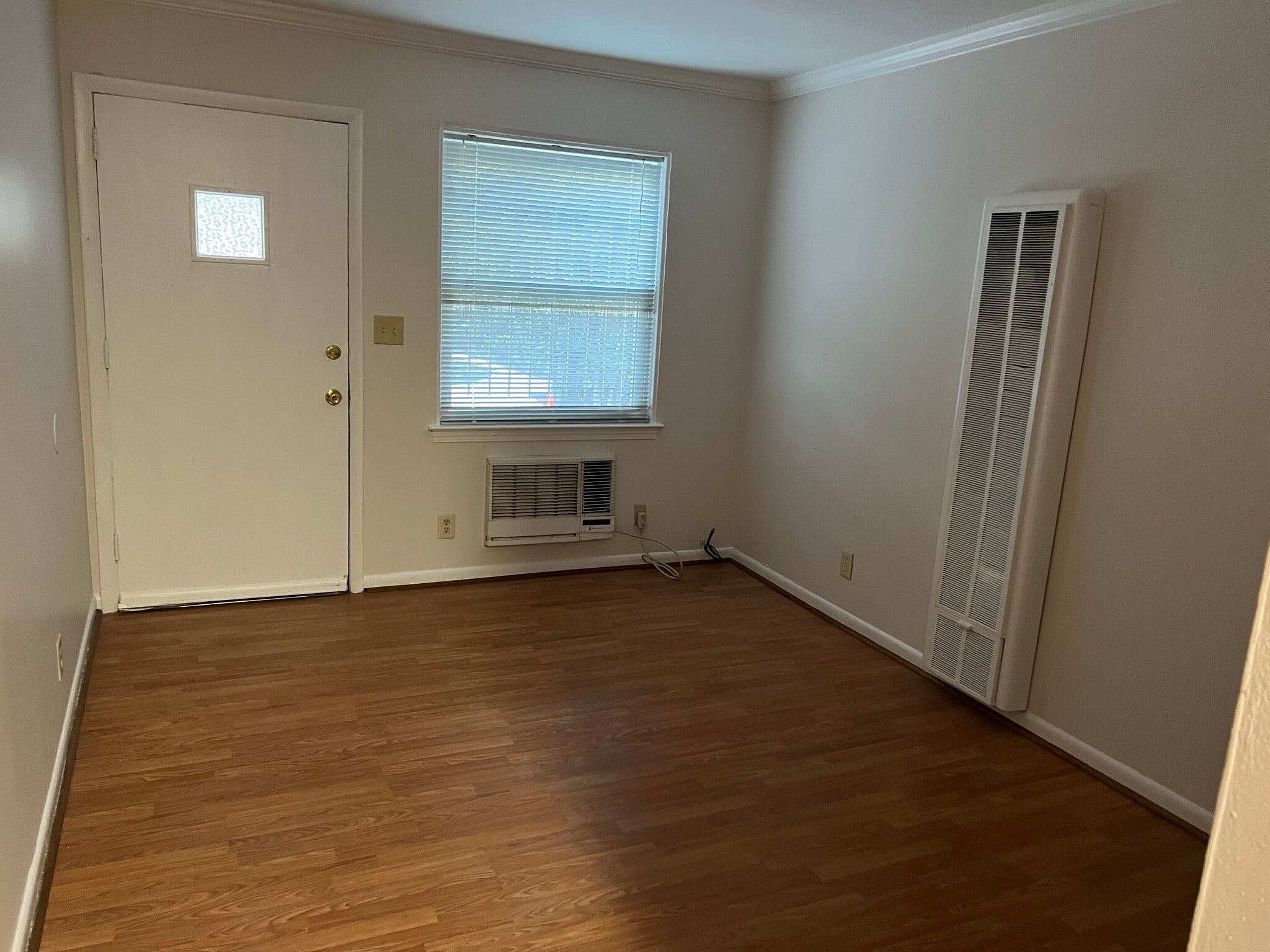 Building Photo - 860 Monroe Dr NE