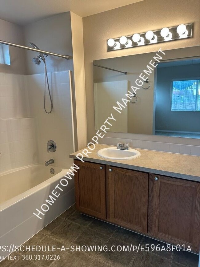 Building Photo - 4332 Freemont St NE