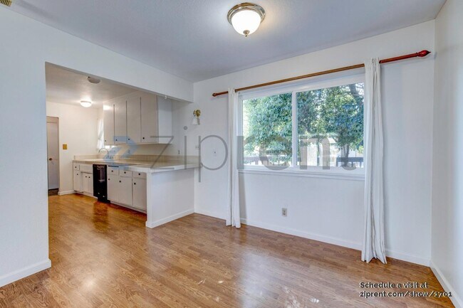 Building Photo - 950 Pecan Pl