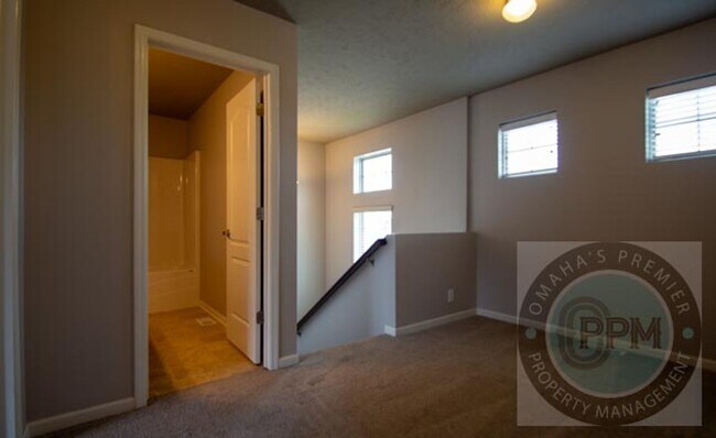 Building Photo - HUGE 3Bd/3Ba House in Bennington, NE!