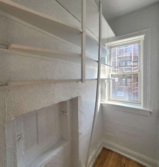 Building Photo - 1918 N Drake Ave