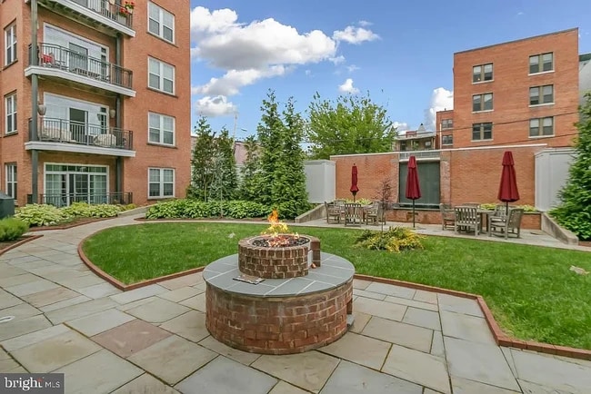 Building Photo - 1451 Belmont St NW