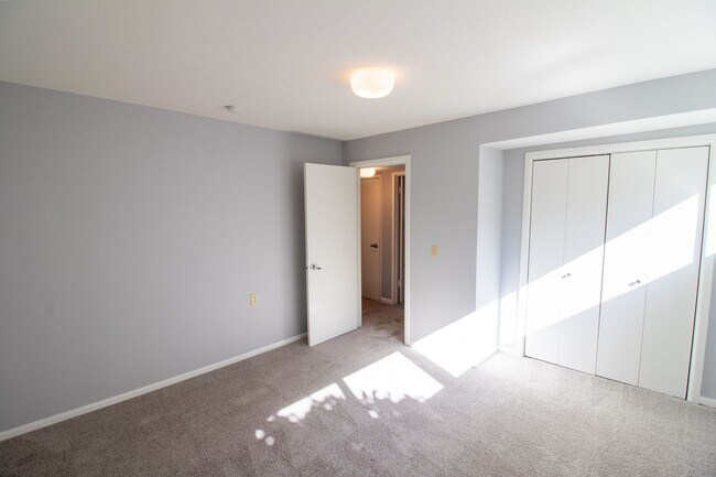 Building Photo - 5Bd/2.5Ba Redmond Home
