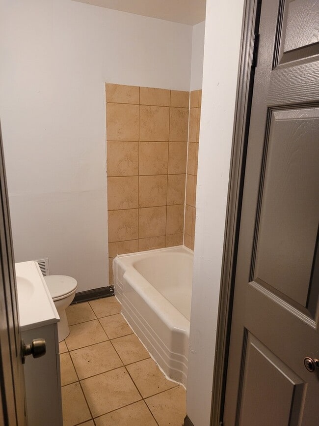 Building Photo - Three Bedroom Brick Ranch Home, Total Elec...