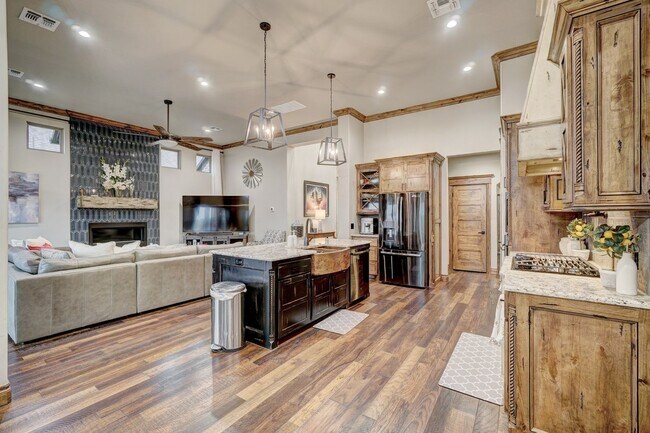 Building Photo - 4009 NE Realtree Dr