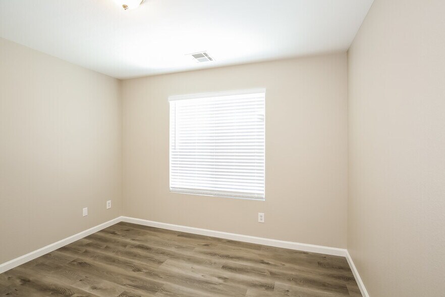 Building Photo - 5325 N Chino Heights St