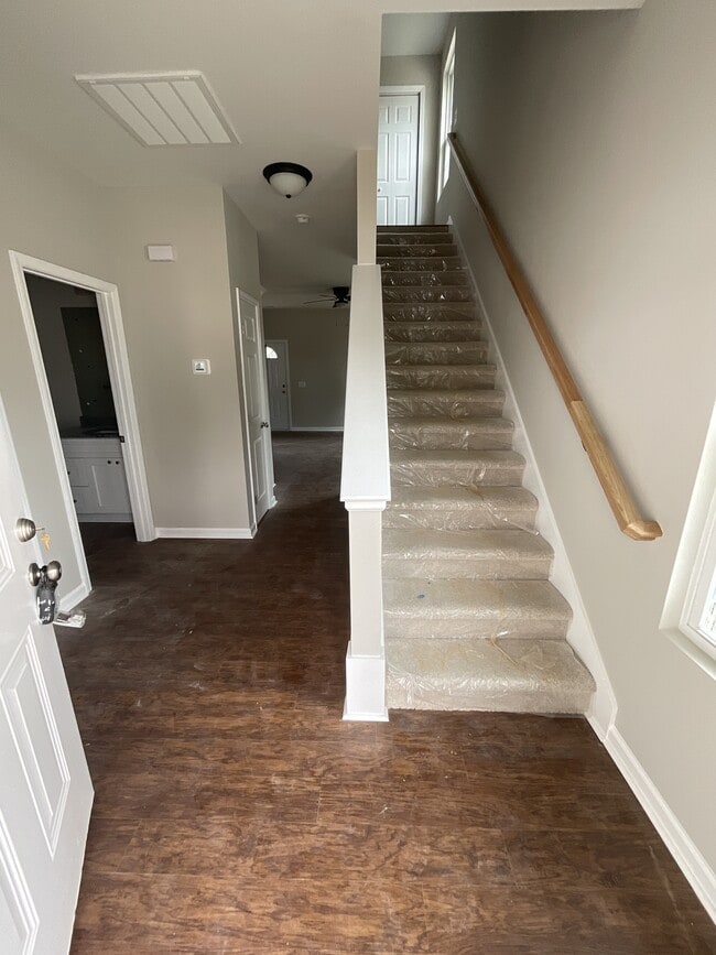 Building Photo - 1015 W C St