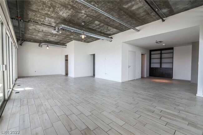 Building Photo - 900 S Las Vegas Blvd