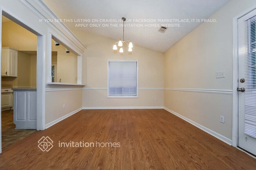 Building Photo - 390 Cambridge Way