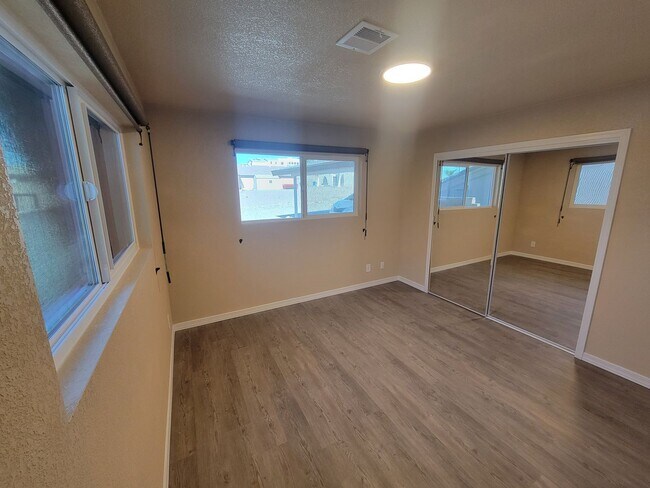 Building Photo - 2975 Aladdin Dr