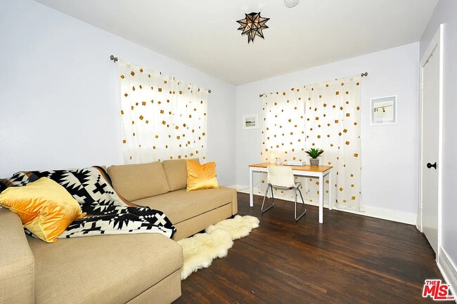 Building Photo - 3844 Goldwyn Terrace