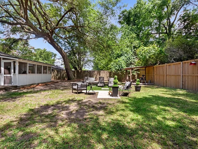 Building Photo - 1431 Glencoe Dr