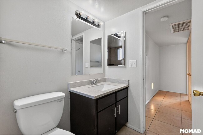 Building Photo - 6502 N 17th Ave