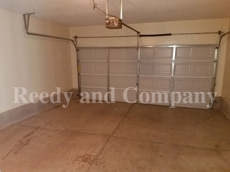 Building Photo - 10094 Chariden Dr