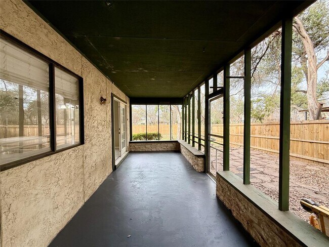 Building Photo - 9510 Newberry Dr