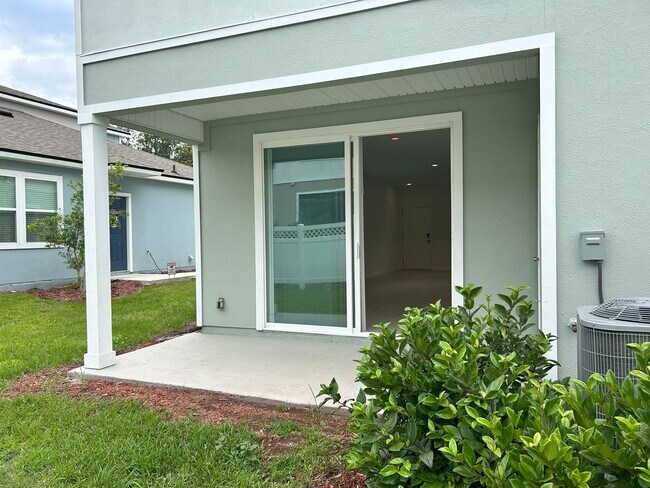 Building Photo - NEWER BUILD, SPACIOUS 3 Bedroom, 2 Bath To...