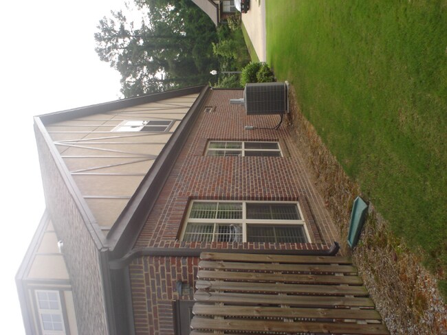 Building Photo - 111 Singapore Cir