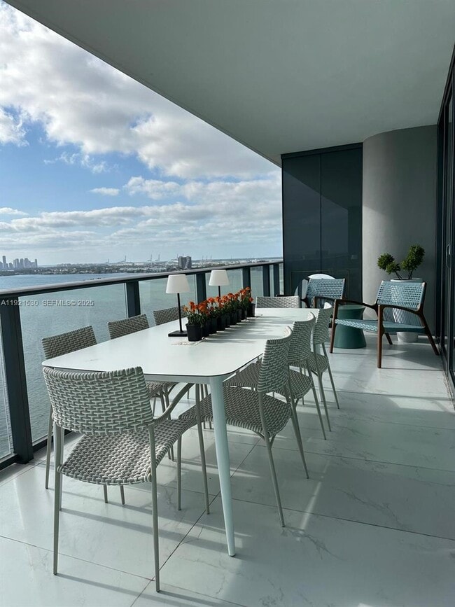 Building Photo - 3131 NE 7th Ave