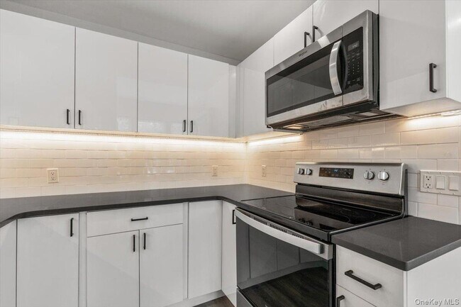 Building Photo - 49 Beekman Ave