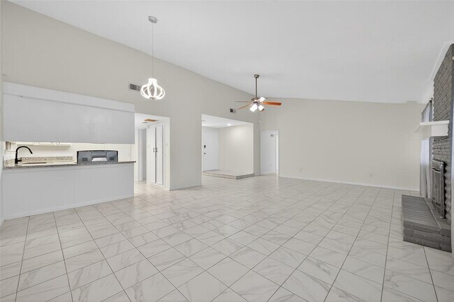 Building Photo - 23223 Naples Dr