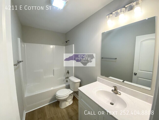 Building Photo - 4211 E Cotton St