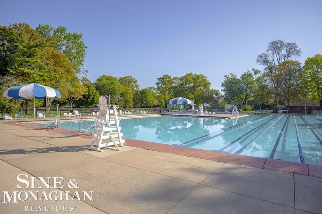 Building Photo - 744 Trombley Rd