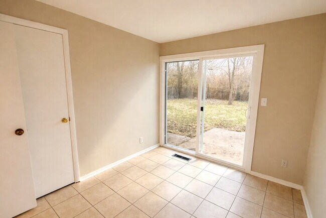 Building Photo - West/Wayne Township!