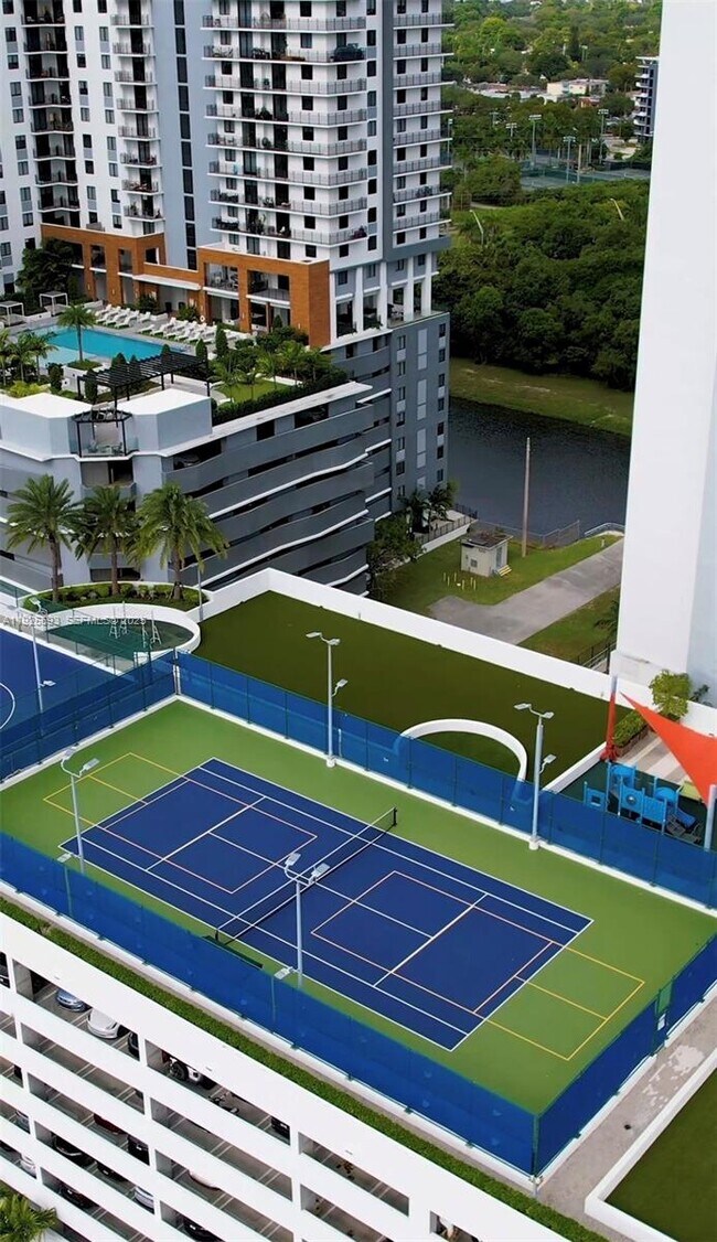 Building Photo - 16385 Biscayne Blvd