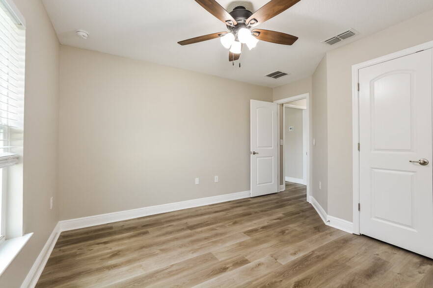 Building Photo - 7636 Sloewood Dr
