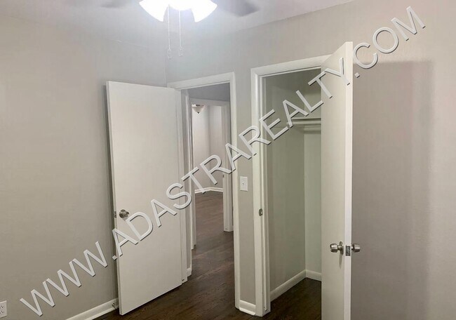 Building Photo - Beautiful Newly Remodeled Raytown Home-Coming SOON!!