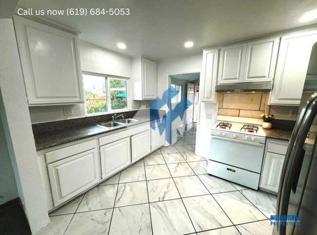 Building Photo - 5256-5260 Groveland Drive