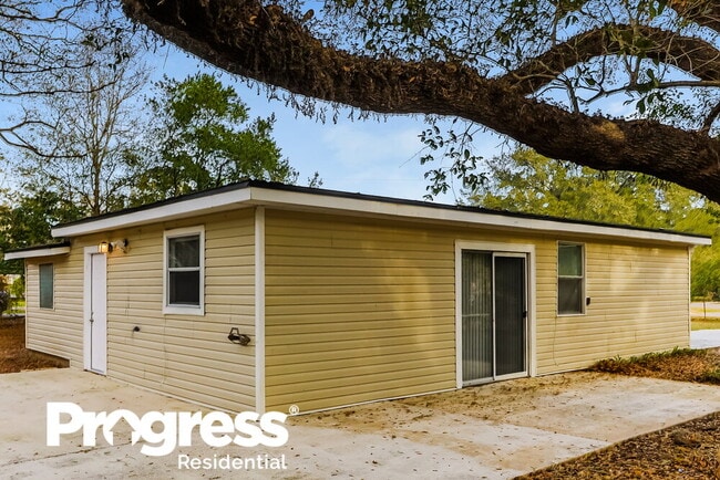Building Photo - 6706 Peter Rabbit Dr N
