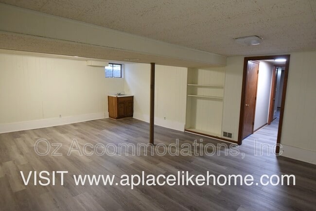 Building Photo - 9539 Kessler St