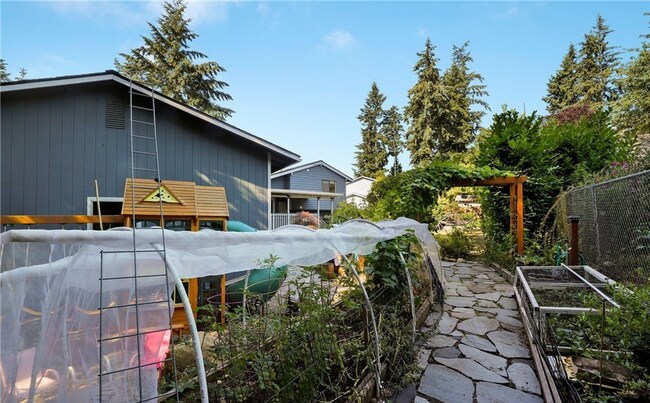 Building Photo - Beautifully Remodeled 4BR/2BA Home in Kirk...