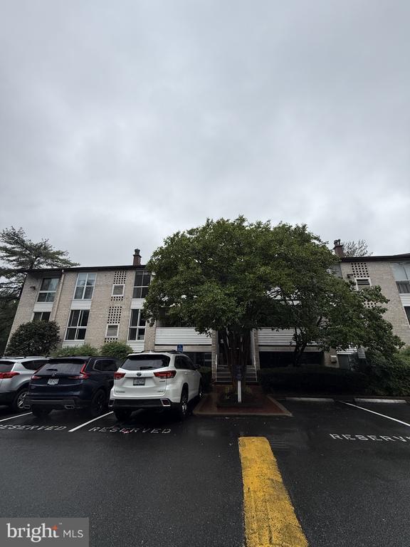 Building Photo - 5608 Bloomfield Dr