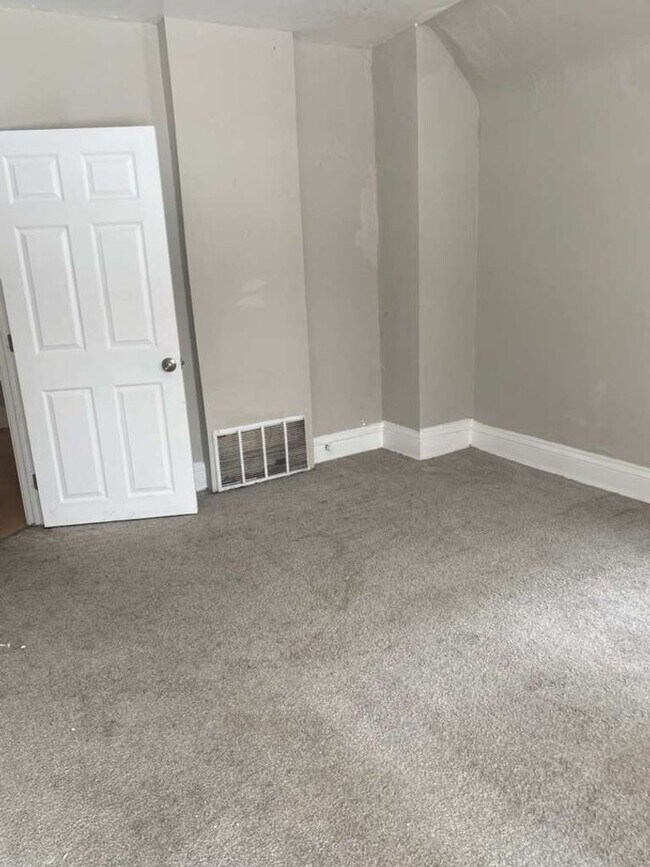 Building Photo - 1974 W 93rd St