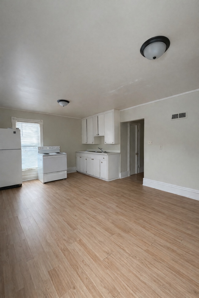 Building Photo - 119 S 3rd St