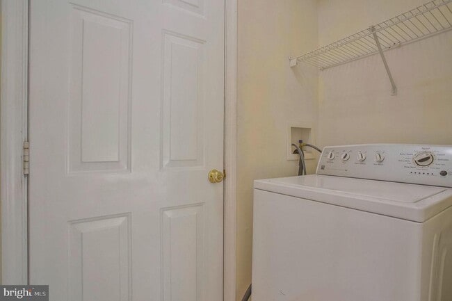 Building Photo - 9112 Granite Ct
