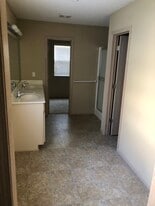 Building Photo - 2013 Hickoryleaf Ln