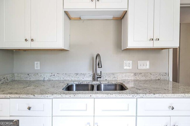 Building Photo - 1570 Spring Ln NW